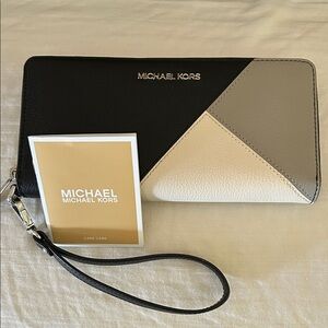 Michael Kors Black, Cream, and Gray jet set Wallet